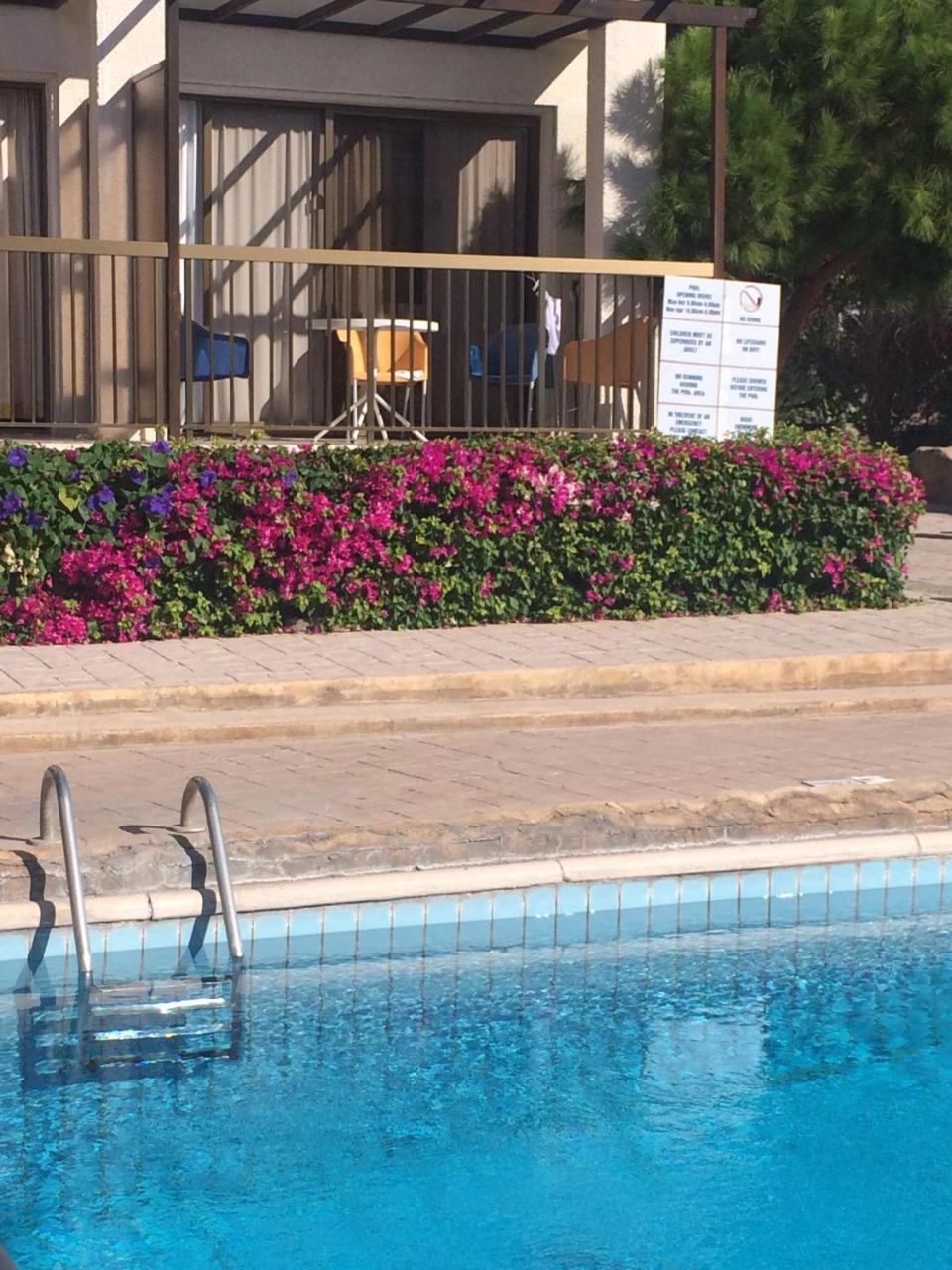 Kings Annex Aparthotel Paphos ภายนอก รูปภาพ