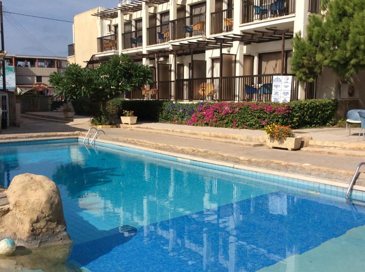 Kings Annex Aparthotel Paphos ภายนอก รูปภาพ