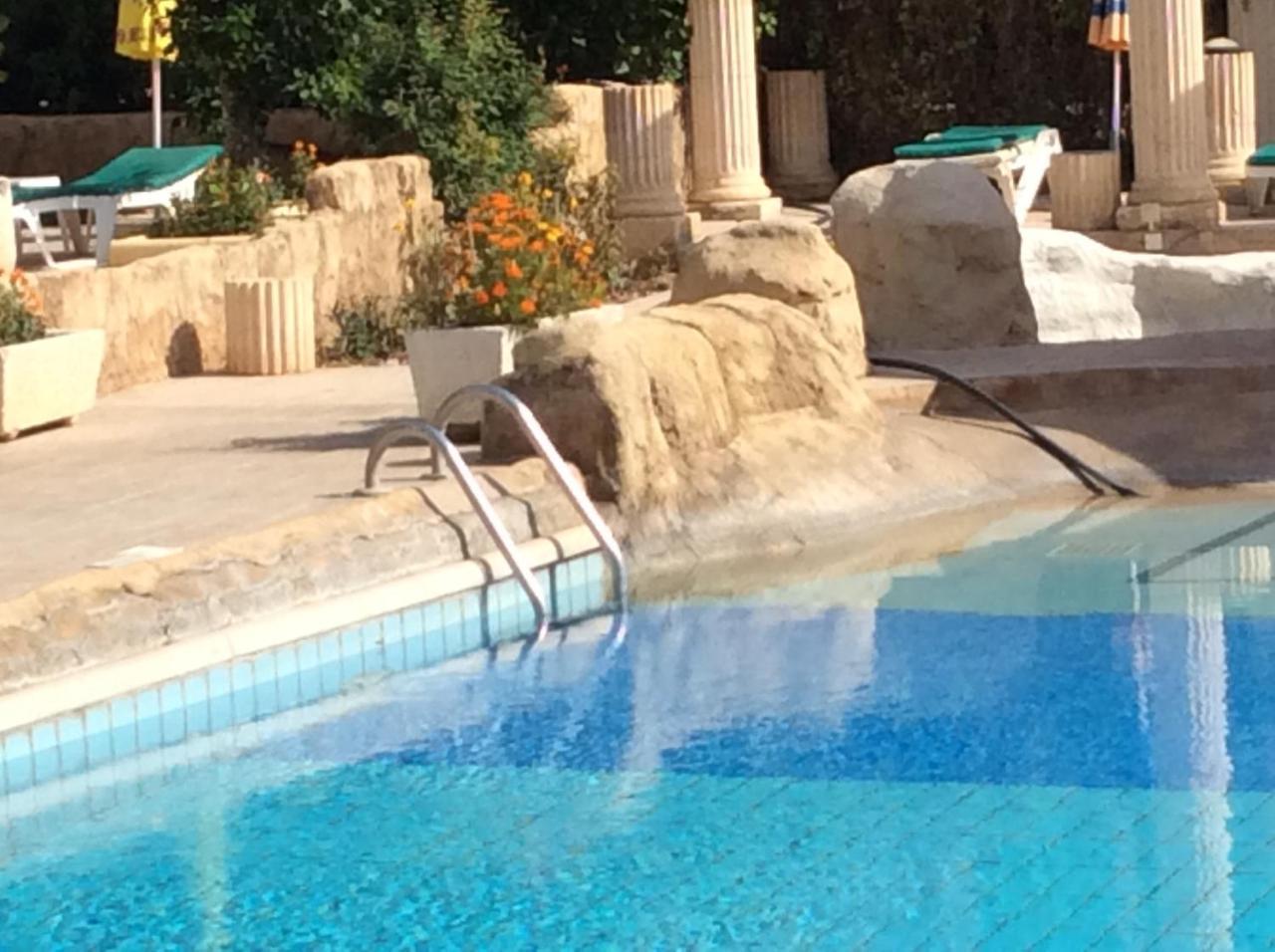 Kings Annex Aparthotel Paphos ภายนอก รูปภาพ