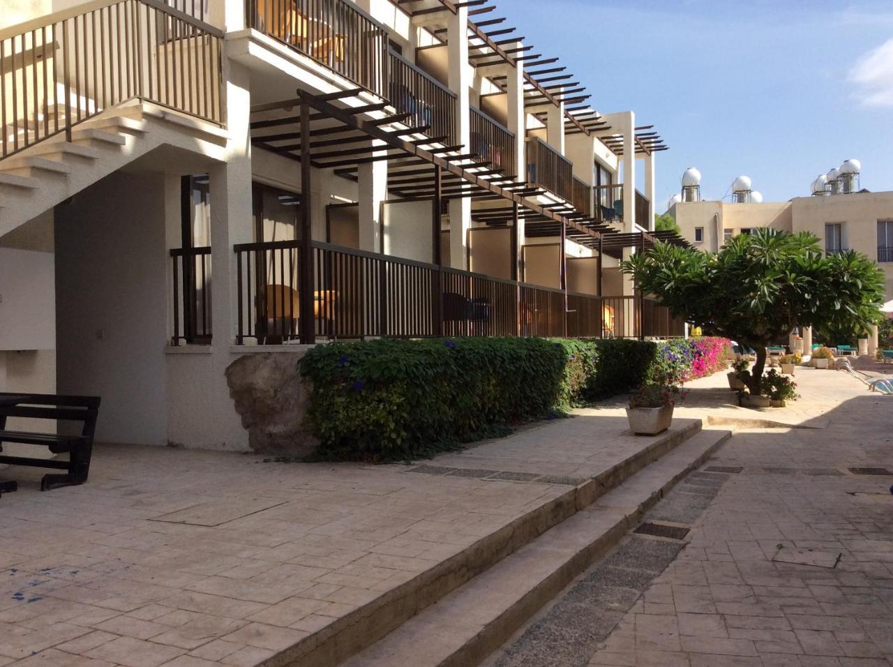 Kings Annex Aparthotel Paphos ภายนอก รูปภาพ