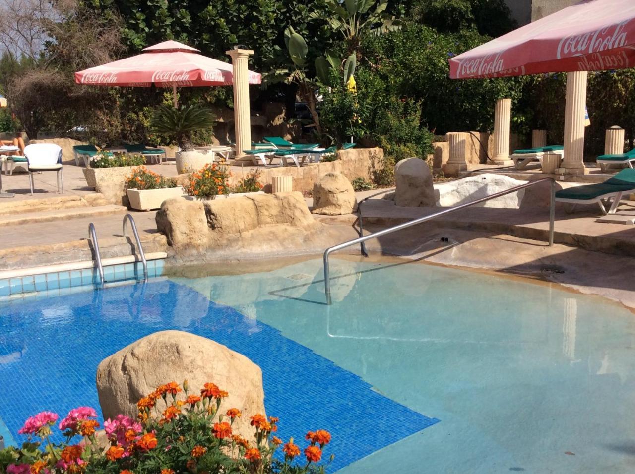 Kings Annex Aparthotel Paphos ภายนอก รูปภาพ