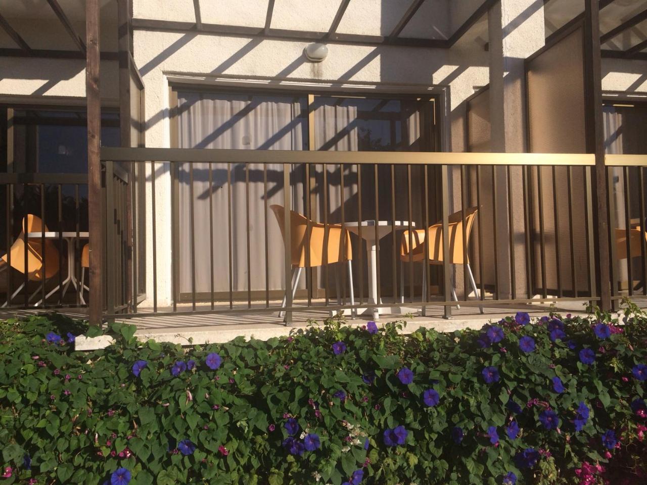 Kings Annex Aparthotel Paphos ภายนอก รูปภาพ