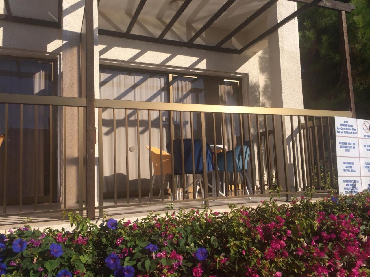 Kings Annex Aparthotel Paphos ภายนอก รูปภาพ