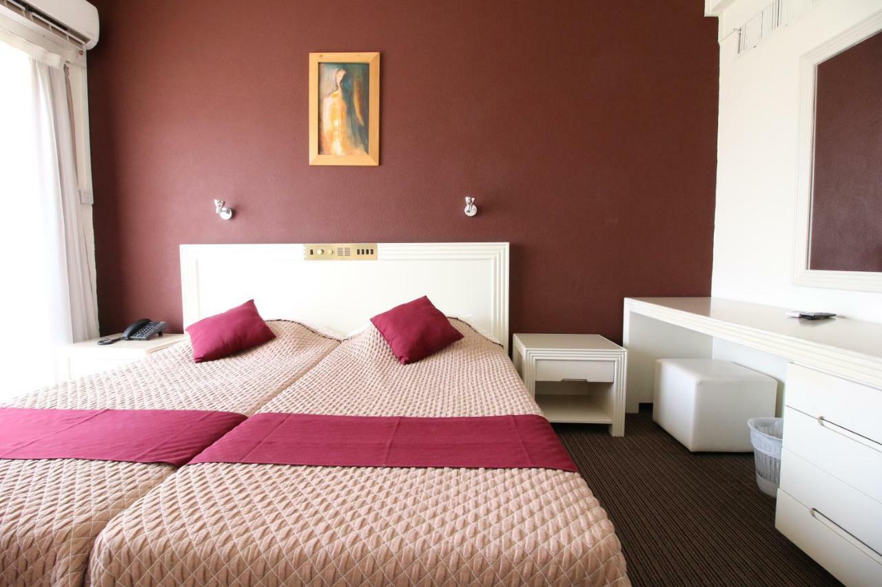 Kings Annex Aparthotel Paphos ภายนอก รูปภาพ