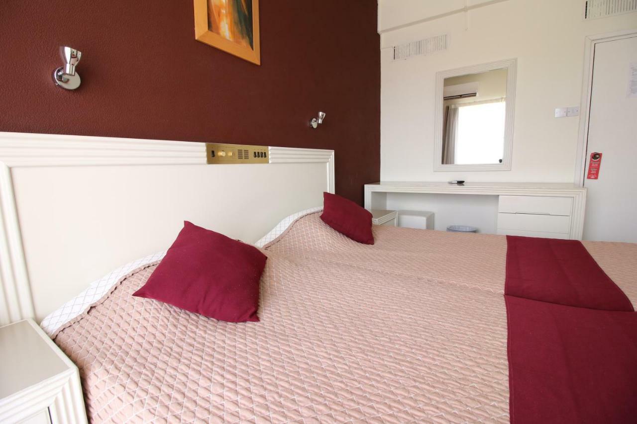 Kings Annex Aparthotel Paphos ภายนอก รูปภาพ